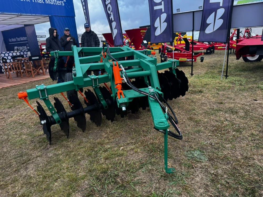 Rastra de discos en exhibición — FIANZA ROME maquinaria agrícola Perú